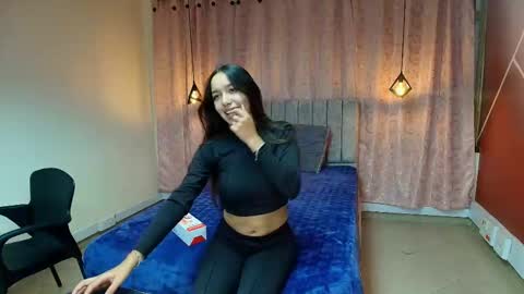 Snapshot of emily__parker__ chatting on October 19, 2025, 1:06 am E M I L Y online show from October 19, 2025, 1:06 am