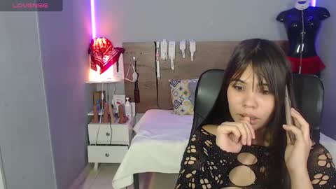Snapshot of emily_beltonn chatting on December 24, 2024, 6:17 pm              online show from December 24, 2024, 6:17 pm