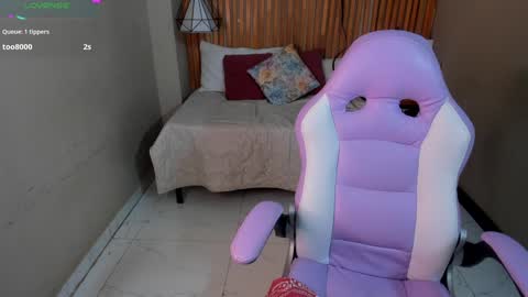 Snapshot of emily_beltonn chatting on December 29, 2024, 1:24 am              online show from December 29, 2024, 1:24 am