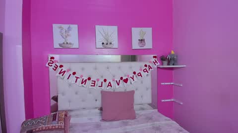 Snapshot of emily_beltonn chatting on February 6, 2025, 10:43 pm              online show from February 6, 2025, 10:43 pm