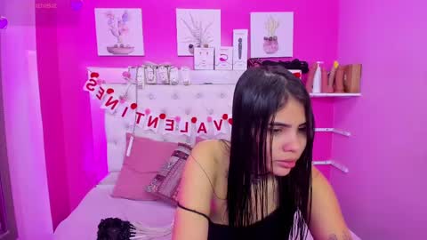 Snapshot of emily_beltonn chatting on February 9, 2025, 3:01 pm              online show from February 9, 2025, 3:01 pm