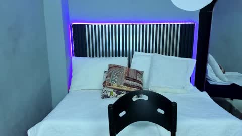 Snapshot of emily_beltonn chatting on October 23, 2025, 7:45 pm              online show from October 23, 2025, 7:45 pm