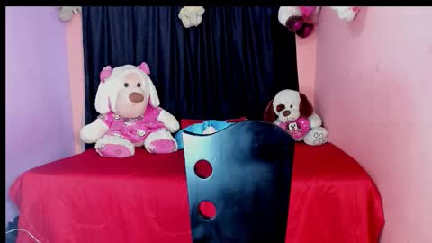 emily_bunny7 online show from November 7, 2025, 7:58 pm