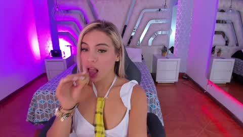 Snapshot of emily_ellen chatting on January 13, 2025, 1:49 pm Emily online show from January 13, 2025, 1:49 pm