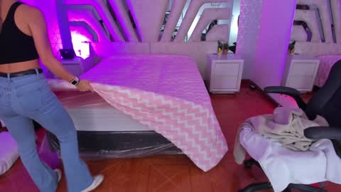 Snapshot of emily_ellen chatting on January 16, 2025, 10:42 am Emily online show from January 16, 2025, 10:42 am