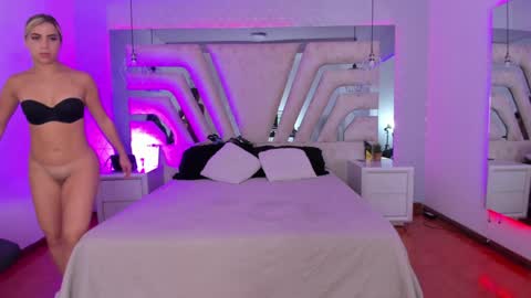 Snapshot of emily_ellen chatting on January 16, 2025, 5:01 pm Emily online show from January 16, 2025, 5:01 pm