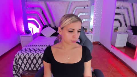 Snapshot of emily_ellen chatting on January 28, 2025, 10:34 am Emily online show from January 28, 2025, 10:34 am