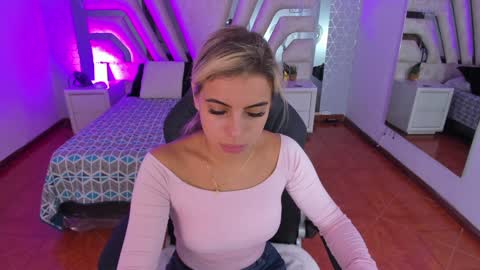 Snapshot of emily_ellen chatting on January 30, 2025, 10:29 am Emily online show from January 30, 2025, 10:29 am