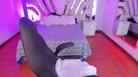 Snapshot of emily_ellen chatting on February 3, 2025, 10:36 am Emily online show from February 3, 2025, 10:36 am