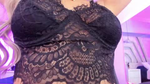 Snapshot of emily_ellen chatting on March 4, 2025, 10:46 am Emily online show from March 4, 2025, 10:46 am