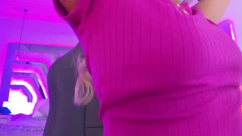 Snapshot of emily_ellen chatting on March 11, 2025, 10:40 am Emily online show from March 11, 2025, 10:40 am