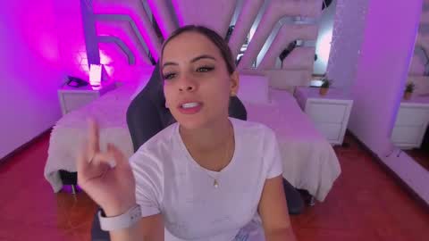 Snapshot of emily_ellen chatting on September 16, 2025, 11:11 am Emily online show from September 16, 2025, 11:11 am