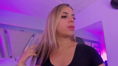 Snapshot of emily_ellen chatting on October 20, 2025, 11:10 am Emily online show from October 20, 2025, 11:10 am