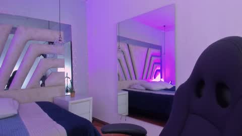 Snapshot of emily_ellen chatting on November 4, 2025, 11:20 am Emily online show from November 4, 2025, 11:20 am