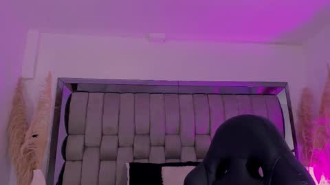 Snapshot of emily_ellen chatting on November 12, 2025, 1:11 pm Emily online show from November 12, 2025, 1:11 pm