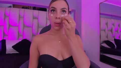 Snapshot of emily_ellen chatting on November 14, 2025, 11:31 am Emily online show from November 14, 2025, 11:31 am