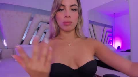 Snapshot of emily_ellen chatting on December 2, 2025, 11:48 am Emily online show from December 2, 2025, 11:48 am