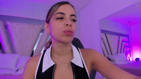 Snapshot of emily_ellen chatting on December 3, 2025, 10:46 am Emily online show from December 3, 2025, 10:46 am