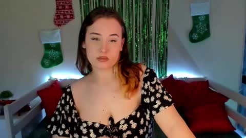 Snapshot of emily_gin chatting on December 28, 2024, 6:28 am EMILY online show from December 28, 2024, 6:28 am