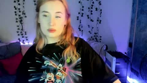 Snapshot of emily_gin chatting on February 20, 2025, 5:55 am EMILY online show from February 20, 2025, 5:55 am