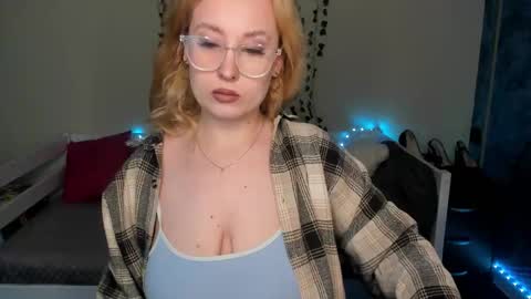 Snapshot of emily_gin chatting on September 29, 2025, 2:16 am EMILY online show from September 29, 2025, 2:16 am