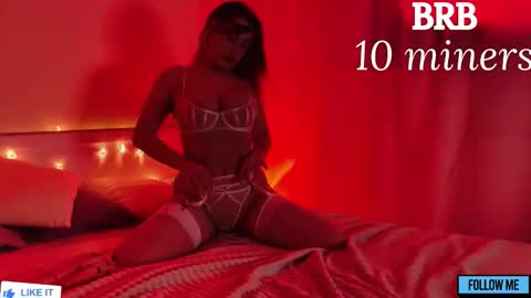 Snapshot of emily_gin chatting on October 1, 2025, 2:17 am EMILY online show from October 1, 2025, 2:17 am