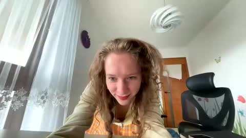 Snapshot of emily_in_parisss chatting on October 15, 2025, 8:25 am Emily online show from October 15, 2025, 8:25 am