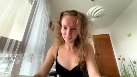 Snapshot of emily_in_parisss chatting on October 16, 2025, 9:21 am Emily online show from October 16, 2025, 9:21 am