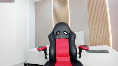 Snapshot of emily_kovac chatting on December 5, 2025, 12:14 pm emily_kovac online show from December 5, 2025, 12:14 pm