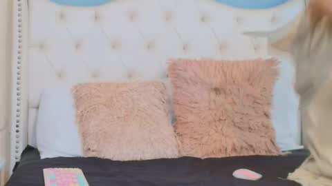 Emily online show from November 28, 2025, 8:11 pm