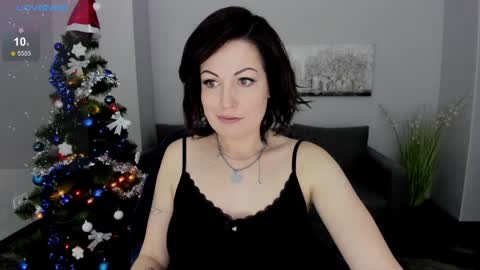Snapshot of emily_midlton chatting on December 28, 2024, 9:20 am Emily online show from December 28, 2024, 9:20 am