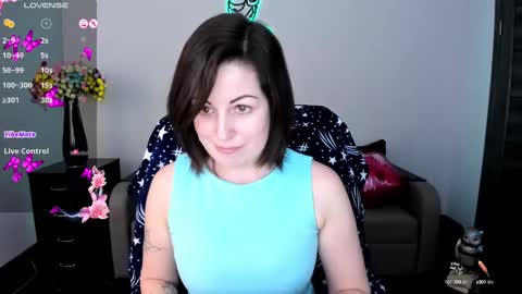 Snapshot of emily_midlton chatting on March 11, 2025, 6:19 pm Emily online show from March 11, 2025, 6:19 pm