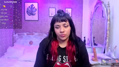 Snapshot of emily_mouns chatting on December 3, 2025, 7:23 pm Emily online show from December 3, 2025, 7:23 pm