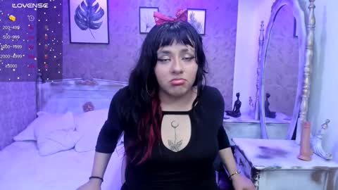 Snapshot of emily_mouns chatting on December 4, 2025, 8:17 pm Emily online show from December 4, 2025, 8:17 pm