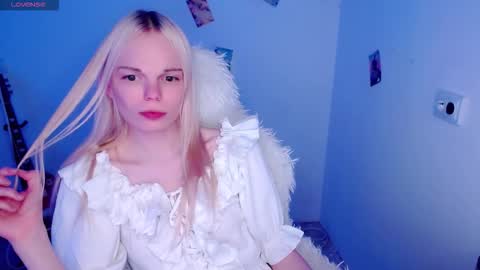 Lia online show from December 5, 2025, 3:09 pm