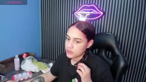Snapshot of emily_roberts1 chatting on December 8, 2024, 12:52 pm Emily online show from December 8, 2024, 12:52 pm