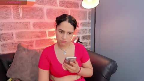 Snapshot of emily_roberts1 chatting on January 18, 2025, 3:20 am Emily online show from January 18, 2025, 3:20 am