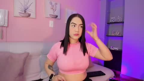 Snapshot of emily_roberts1 chatting on February 19, 2025, 12:22 pm Emily online show from February 19, 2025, 12:22 pm
