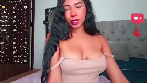 emily_rosse9 online show from November 14, 2025, 4:28 pm