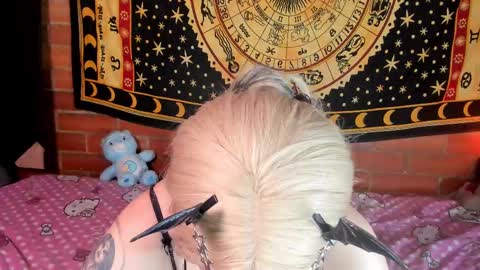 emily_salvatore online show from February 5, 2025, 12:53 am