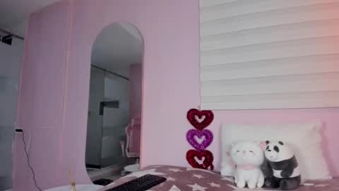 Snapshot of emily_sweett12 chatting on February 8, 2025, 12:39 pm Emily online show from February 8, 2025, 12:39 pm