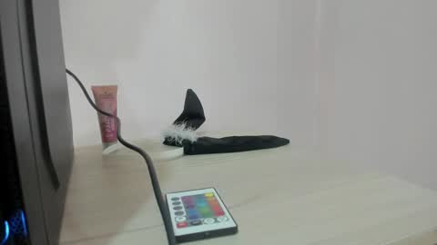 Snapshot of emily_sweett12 chatting on February 28, 2025, 12:09 pm Emily online show from February 28, 2025, 12:09 pm