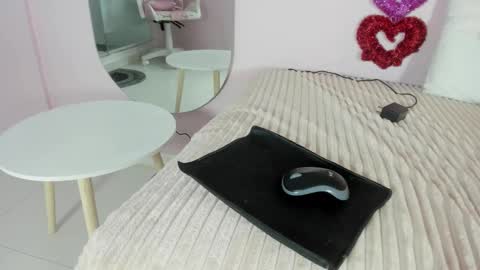 Snapshot of emily_sweett12 chatting on March 8, 2025, 12:20 pm Emily online show from March 8, 2025, 12:20 pm