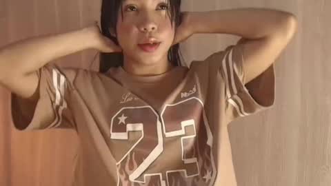 Snapshot of emily_sweett12 chatting on December 2, 2025, 12:32 pm Emily online show from December 2, 2025, 12:32 pm