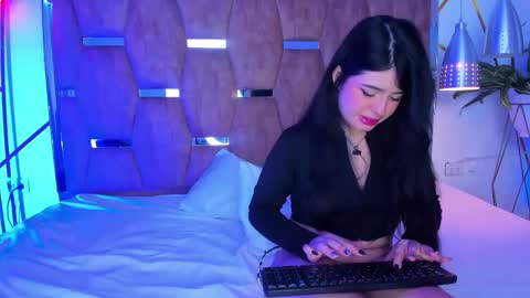 Amily  Andrew online show from November 13, 2025, 5:39 am