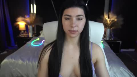 Emy online show from November 18, 2025, 6:07 am