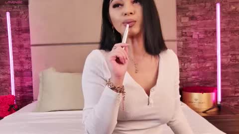 Snapshot of emilycolle_ chatting on March 7, 2025, 5:18 am Emily online show from March 7, 2025, 5:18 am