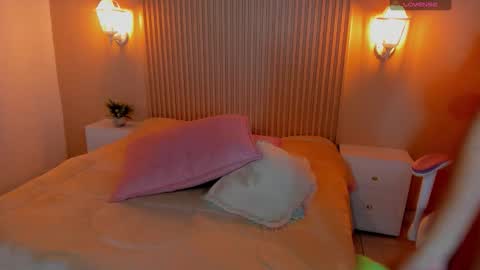 EMILY online show from November 9, 2025, 6:17 pm