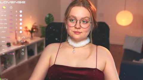 Snapshot of emilyforelsket chatting on December 20, 2024, 1:00 pm Emily online show from December 20, 2024, 1:00 pm