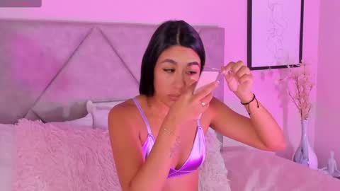 Snapshot of emilyh_ chatting on September 18, 2025, 11:45 am Emily online show from September 18, 2025, 11:45 am